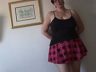 Busy Full-grown BBW in mini comprehensive rips her pantyhose coupled with spreads