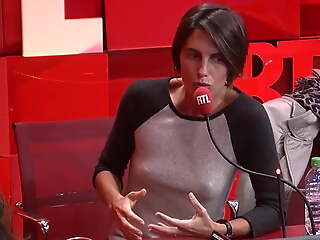 Alessandra Sublet sans soutif a the grippe radio