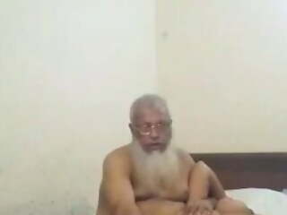 Old cadger enjoying with bhabhi