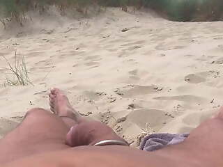 I let strangers watch me cum on be transferred to beach
