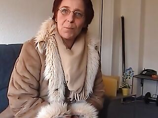 A oversexed German granny pleasing a cock with her pussy and mouth in POV