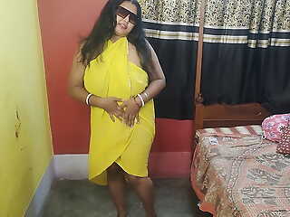 Sexy Bengali Bhabi bonking with Cucumber in say no to nook in yellow dress