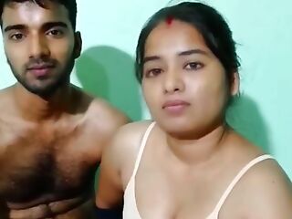 Desi xxx big boobs hot and cute bhabhi apne husband ke team up se chudai