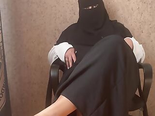 Syrian milf in hijab gives mess missing instructions, cum with her