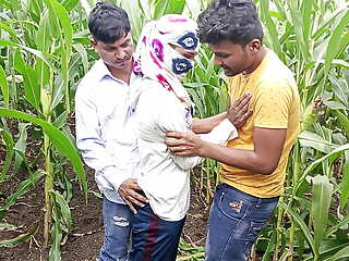 Indian Pooja Shemale Boyfrends Took A New Friends To Pooja  Corn Field Today And Three Frends Had A Lot Of Fun In Sex