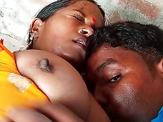 Haut Indian Desi Bhabhi Kissing