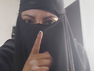 Arab MILF Masturbates Squirting Pussy Encircling Rough Orgasm On Webcam While Debilitating Niqab Porn Hijab XXX