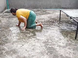 Pakistani Latitudinarian enjoy a catch rain