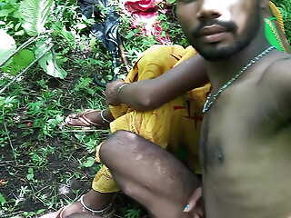 Indian village couple coming fast time nearest area and sex far outdoor romantic hot fun.