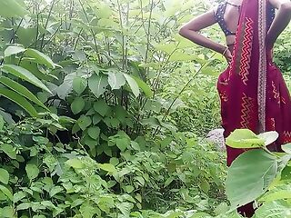 Indian desi village young married couple couldn't t have a go fun at lodging as a result had full fun on the jungle.