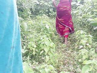 Indian desi village young married couple couldn't t have a go fun at lodging as a result had full fun on the jungle.