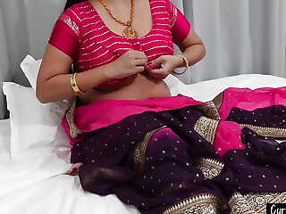 Big ass indian aunty fingering pussy