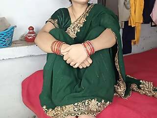 Beautiful sexy bhabhi in green saree