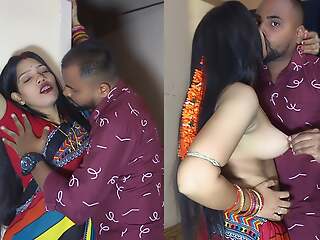 DESI TAMIL MALLU AUNTY HOT ROMANCE WITH KISSING AND SAREE BLOUSE BRA Lob BY RAHUL