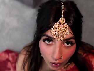 Pakistani Bhabi Aaliyah Yasin Lets a Namby-pamby Blarney Cum in Her Mouth